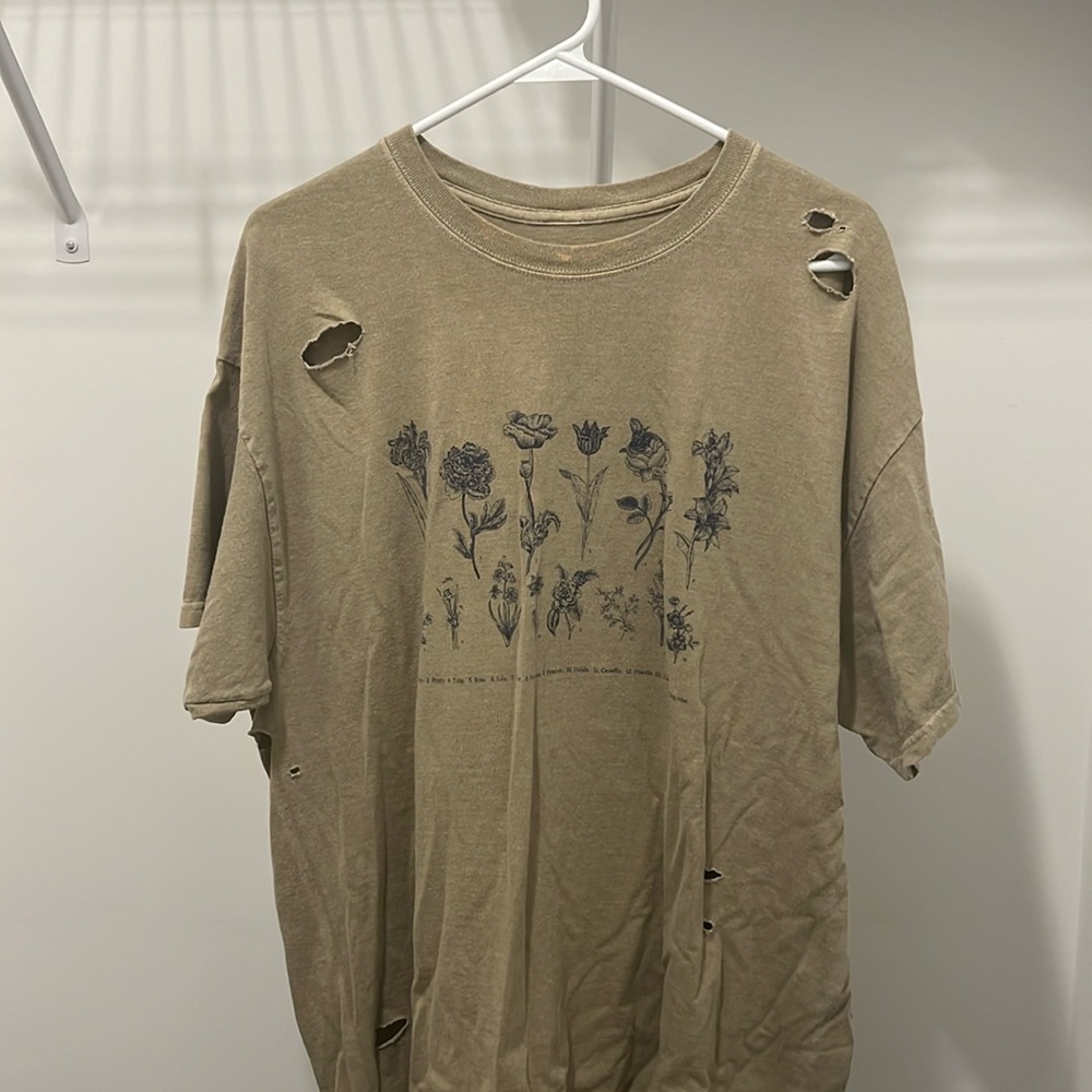 Urban outfitters olive ripped graphic flower tee size L